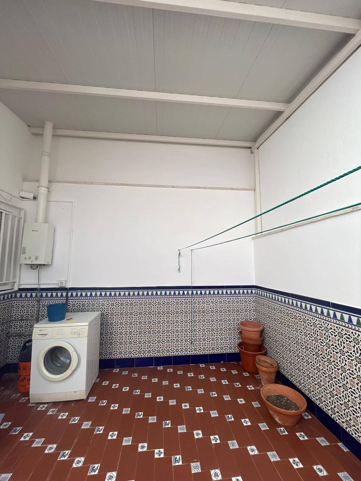 CASA INDEPENDIENTE DE CUATRO DORMITORIOS EN MARACENA