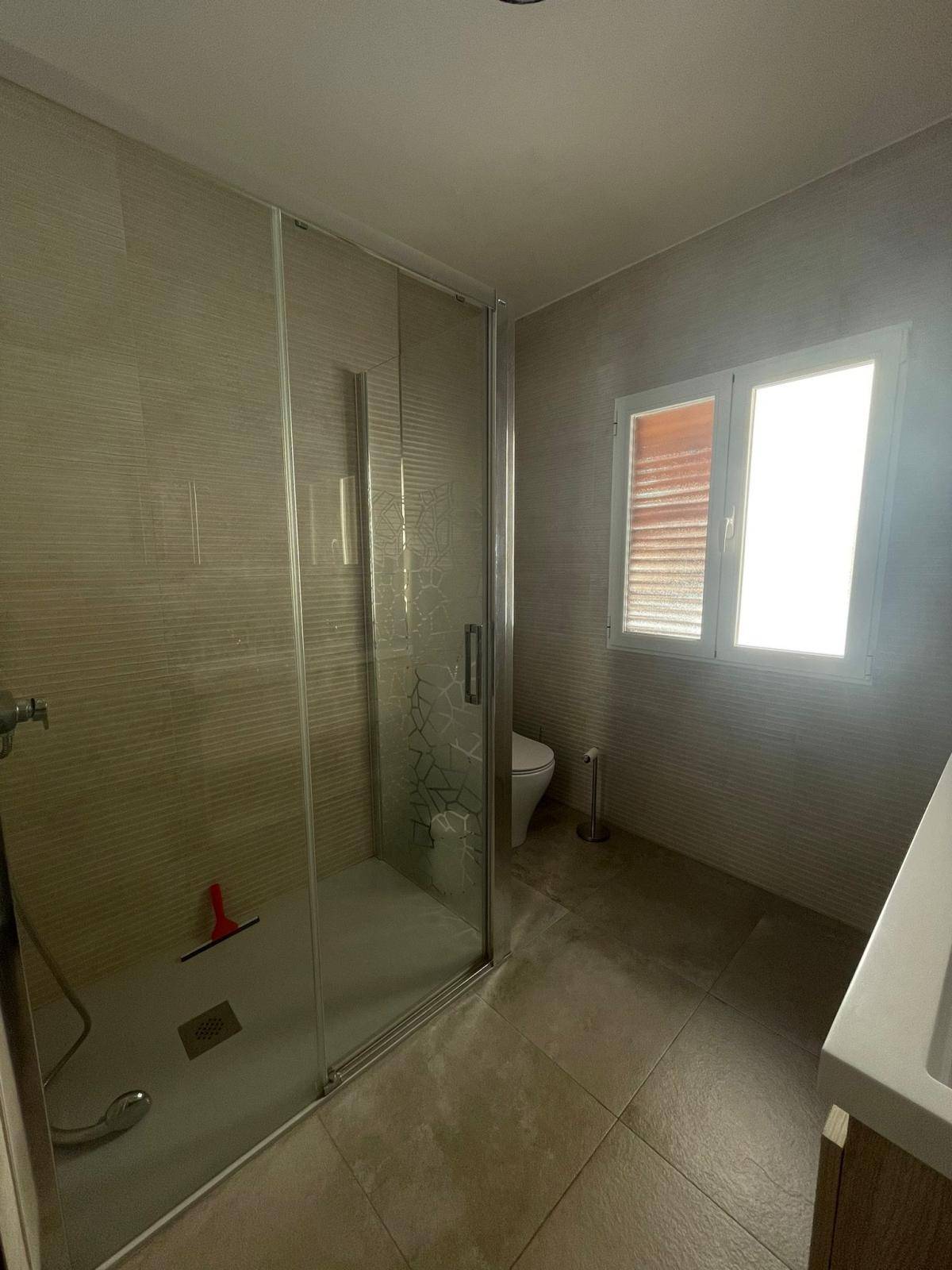 CASA INDEPENDIENTE DE CUATRO DORMITORIOS EN MARACENA