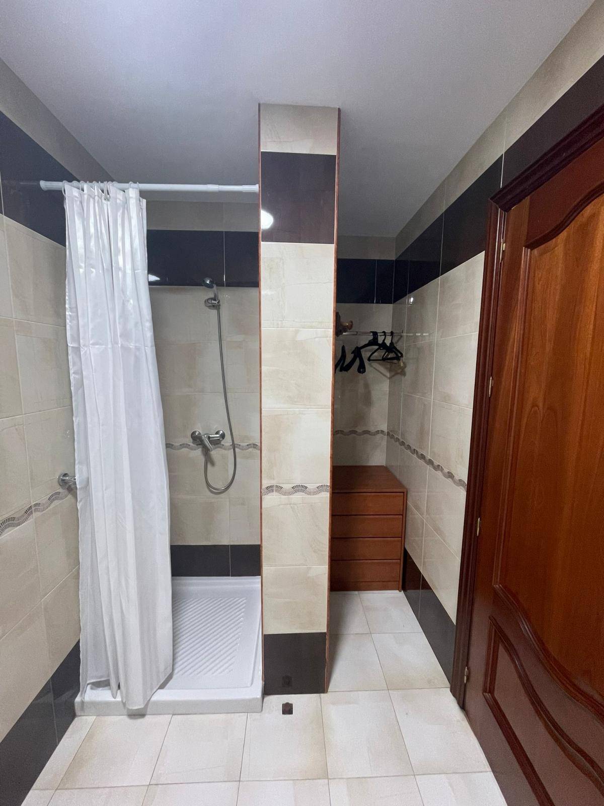 CASA INDEPENDIENTE DE CUATRO DORMITORIOS EN MARACENA