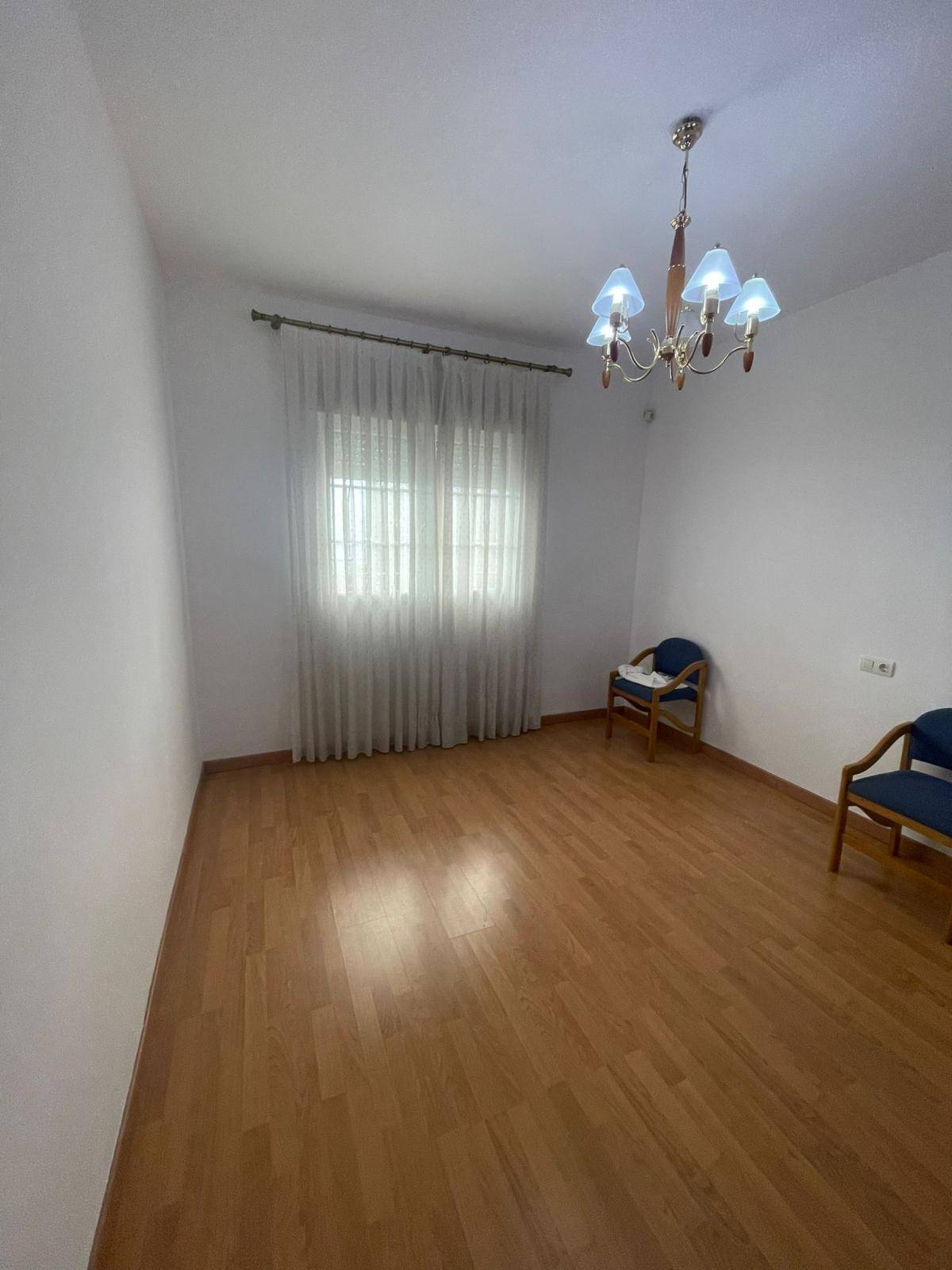 CASA INDEPENDIENTE DE CUATRO DORMITORIOS EN MARACENA