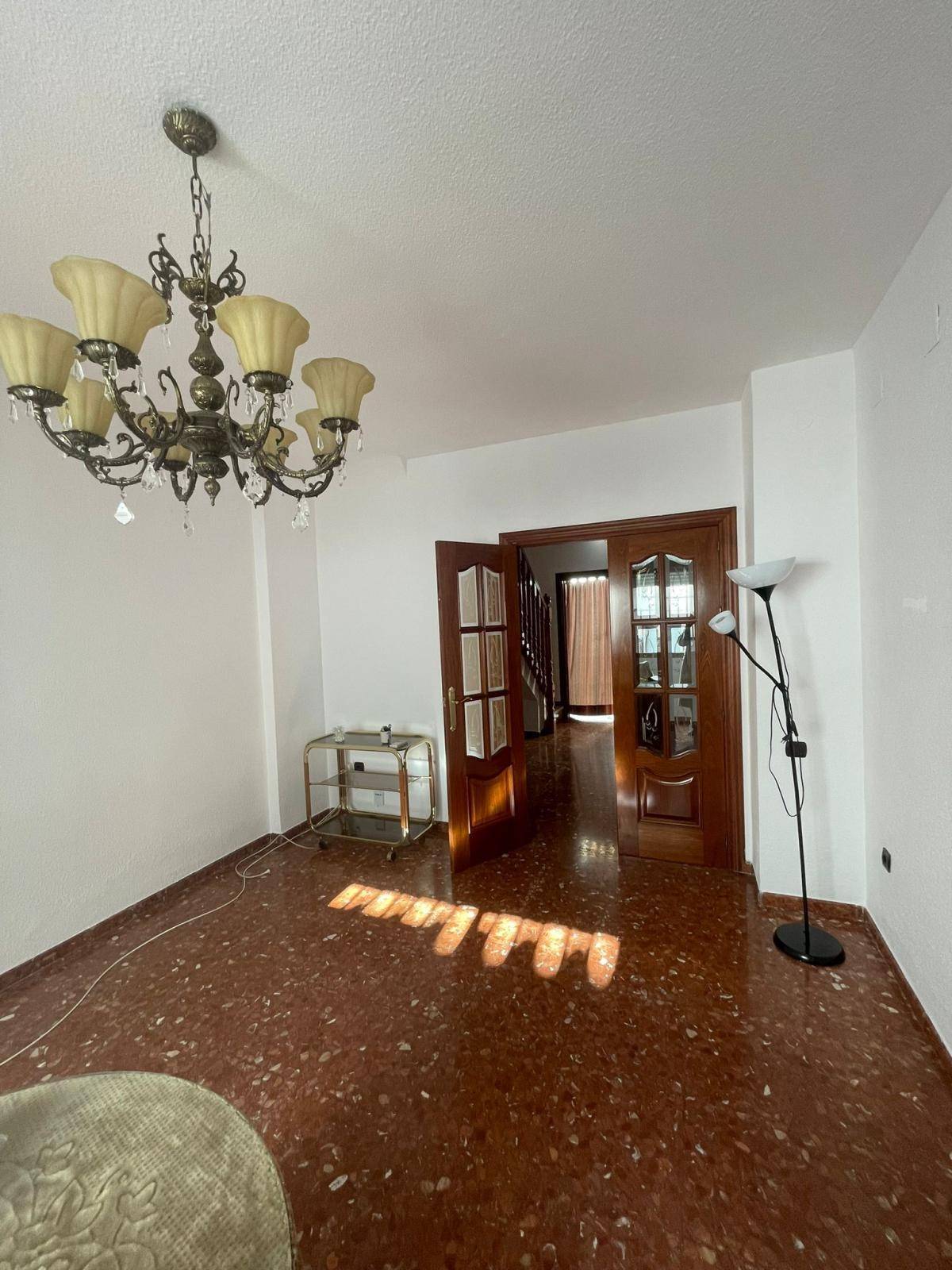 CASA INDEPENDIENTE DE CUATRO DORMITORIOS EN MARACENA