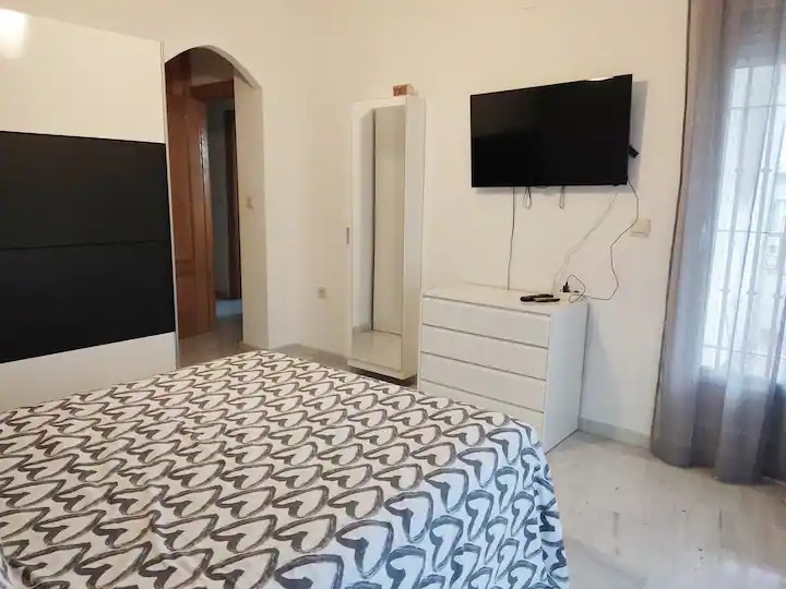 CASA ADOSADA DE TRES DORMTIORIOS EN ALHENDÍN